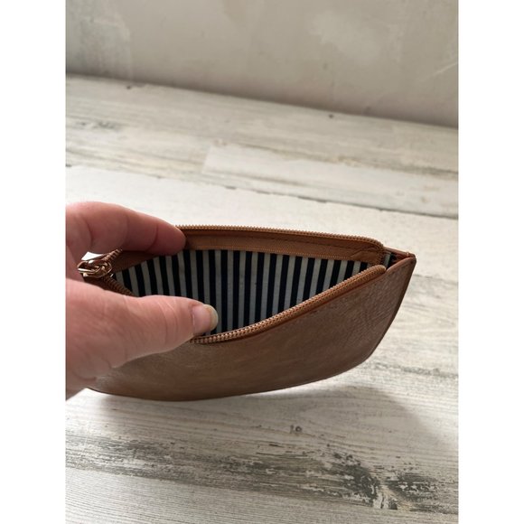 Tan with gold zippered clutch bag and handle - Picture 2 of 7